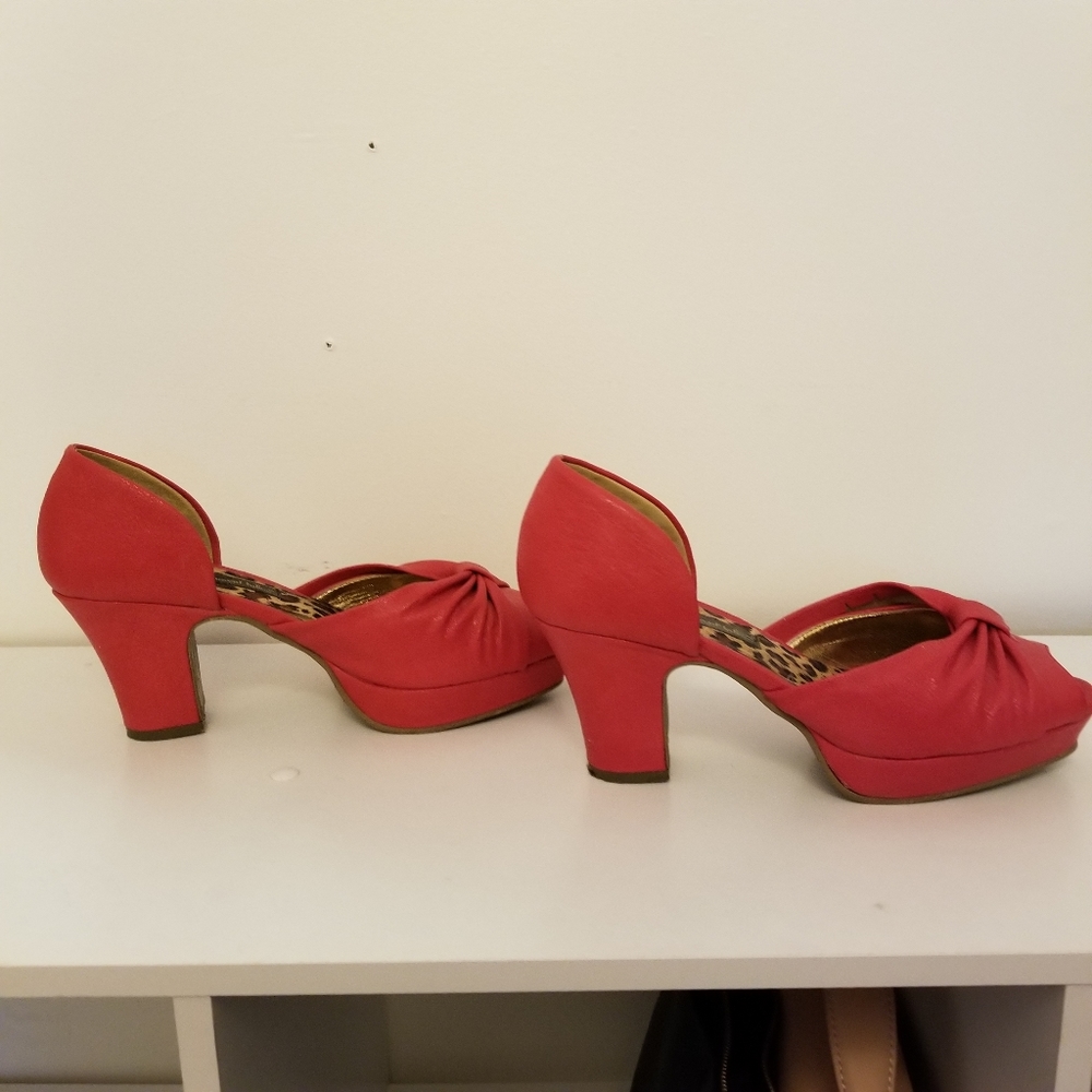 B.A.I.T. Footwear size 8 fits like 8.5